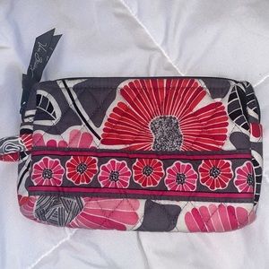 Like new VERA BRADLEY grey/pink floral accessory plastic lined interior zipper